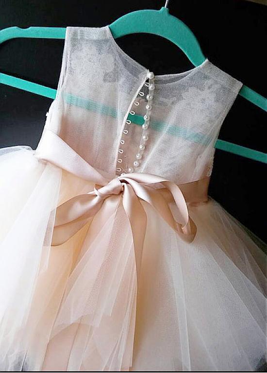Cute Tulle Jewel Neckline Cap Sleeve Beading Flower Girl Dresses With Lace Appliques IN699