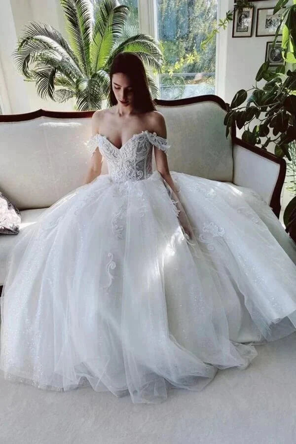 Romantic Tulle A-line Off-the-Shoulder Wedding Dresses With Lace Appliques IN1810