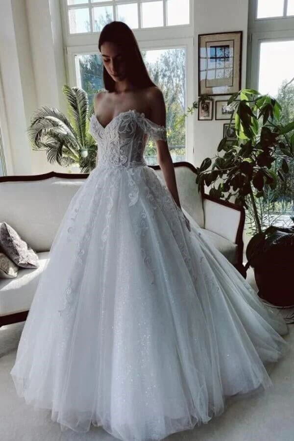 Romantic Tulle A-line Off-the-Shoulder Wedding Dresses With Lace Appliques IN1810