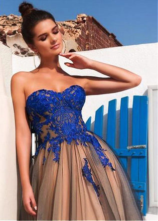 Modest Tulle Strapless A-line Long Prom Dresses With Lace Appliques IN916