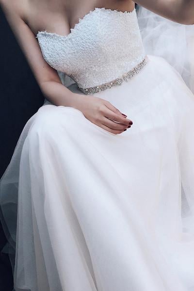 Sweetheart Strapless A-line Lace Tulle Beading Wedding Dresses With Court Train IN559